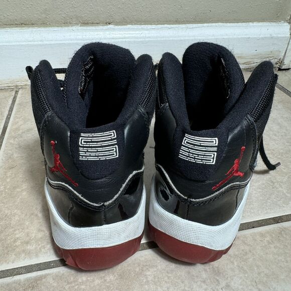 NICE Nike Air Jordan 11 Retro Bred Youth Size 2Y 2019 Black Red 378039-061 - Picture 3 of 8